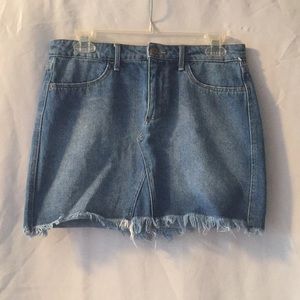 Very cute denim skirt.